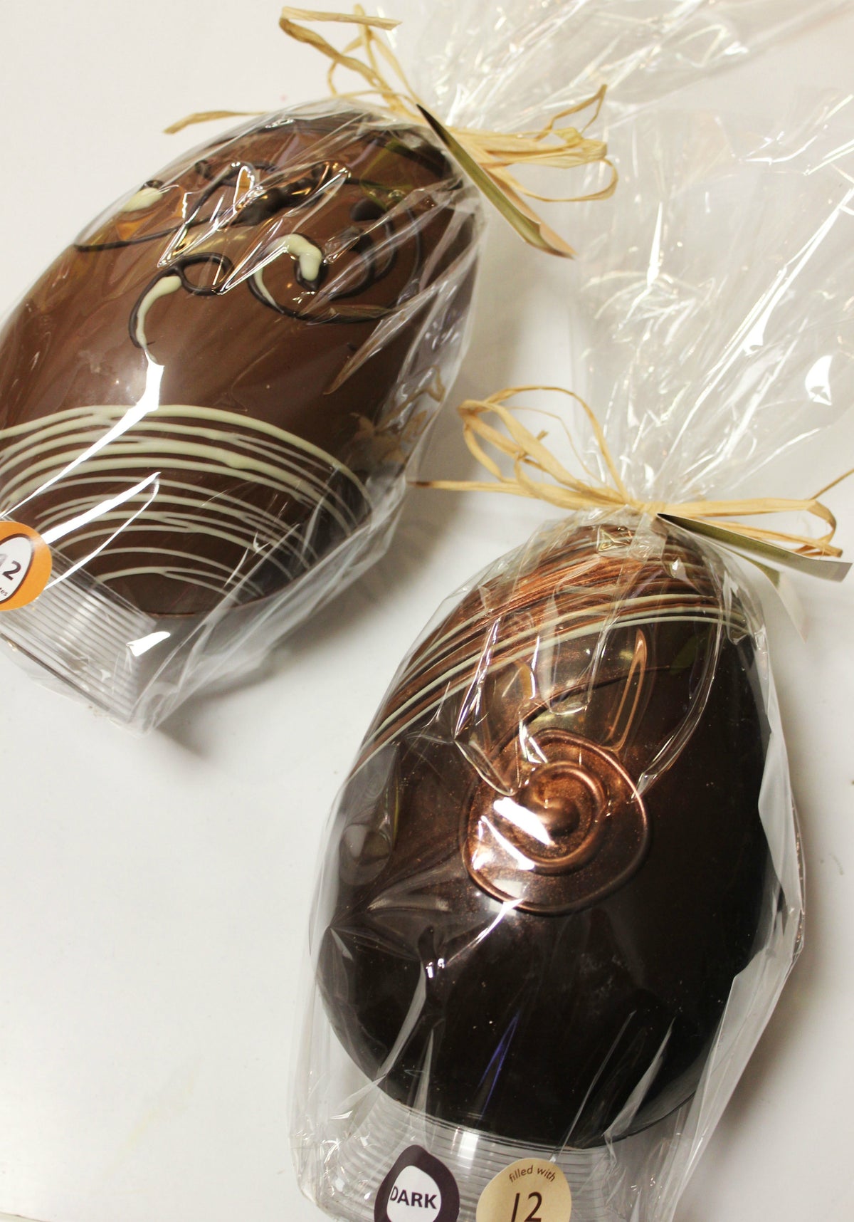 CLICK & COLLECT ONLY Lorge Milk Chocolate Easter Egg filled with 12 Chocolates, 480g