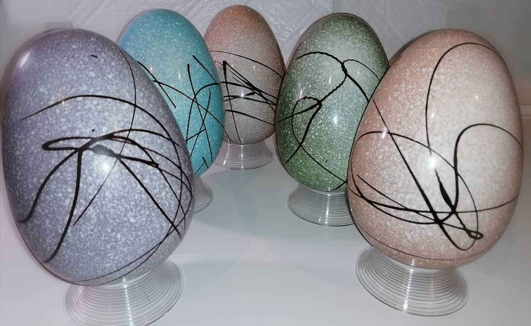 CLICK & COLLECT ONLY Lorge Dark Chocolate Easter Egg filled with 12 Chocolates, 480g